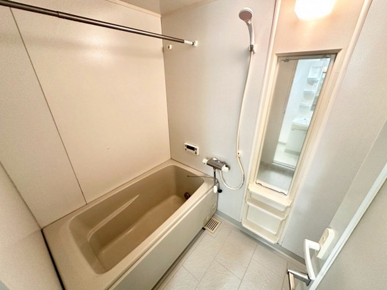 バス・シャワールーム　※別部屋の写真です