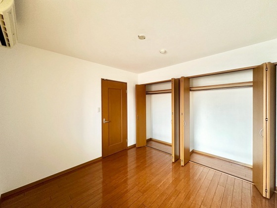 居室・リビング　※別部屋の写真です