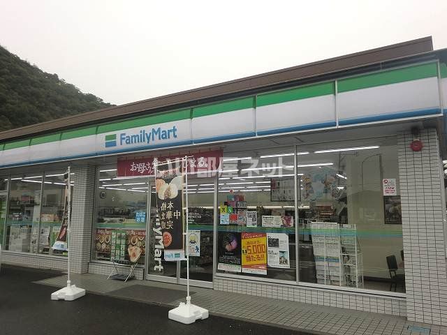 コンビニ　ファミリーマート岐阜芥見五丁目店（コンビニ）まで856m