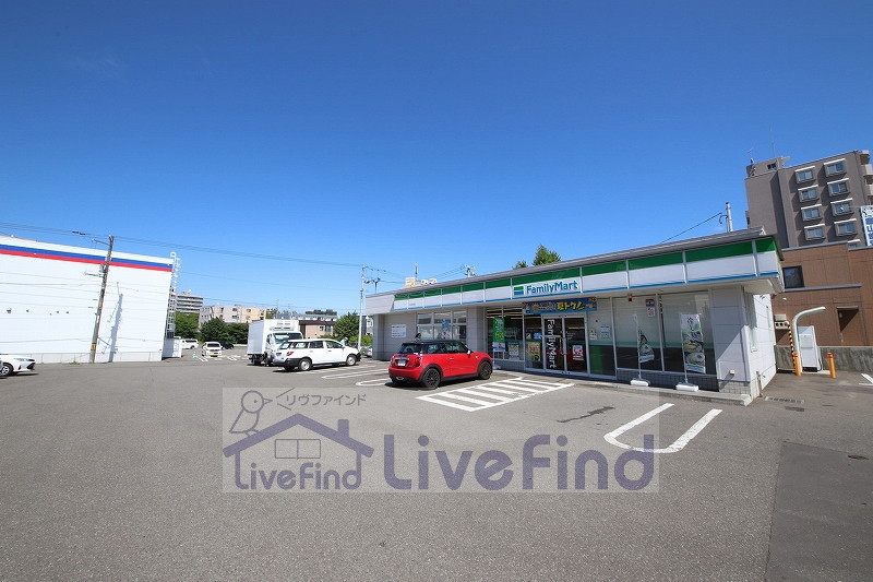 コンビニ　ファミリーマート札幌栄通店（コンビニ）まで333m