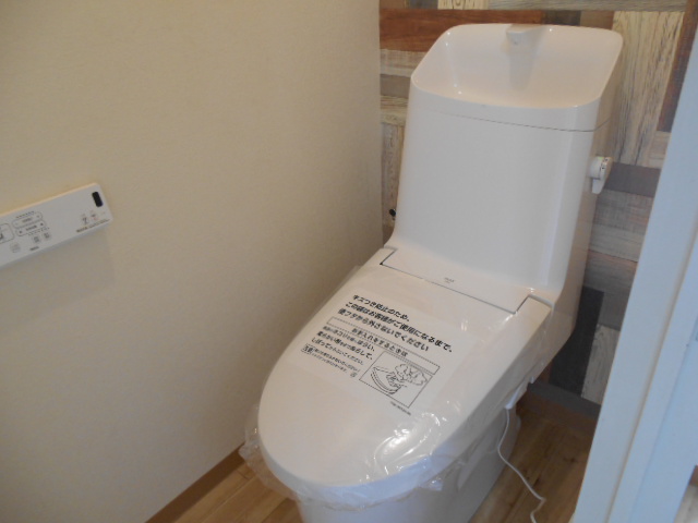 トイレ　温水洗浄便座