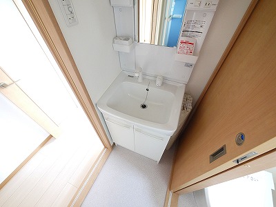 洗面設備　コンパクトで使いやすい洗面所