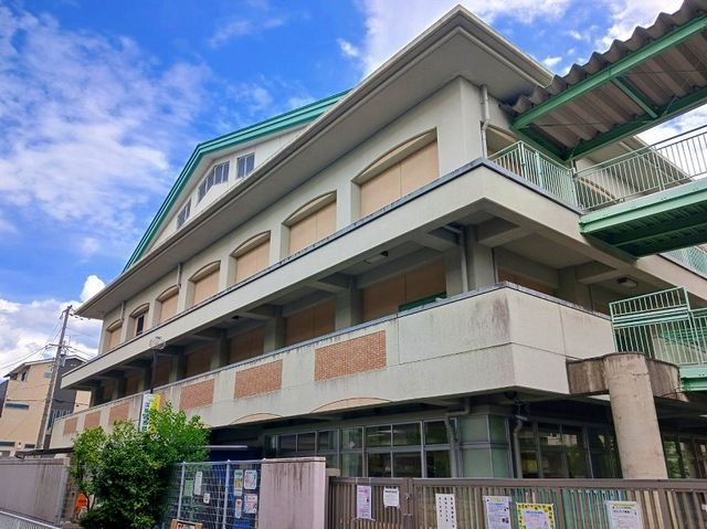 図書館　深草図書館（図書館）まで750m