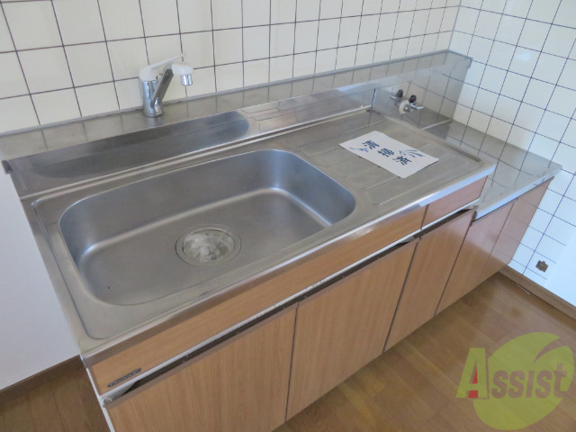 キッチン　シンプルなキッチンです。一人暮らしにはちょうどいいサイズ。