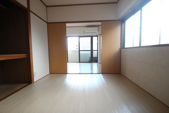 居室・リビング　※別のお部屋の写真です。