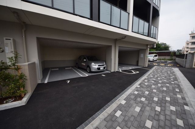 駐車場　駐車場