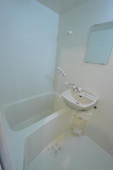 バス・シャワールーム　写真は205号室のものです。