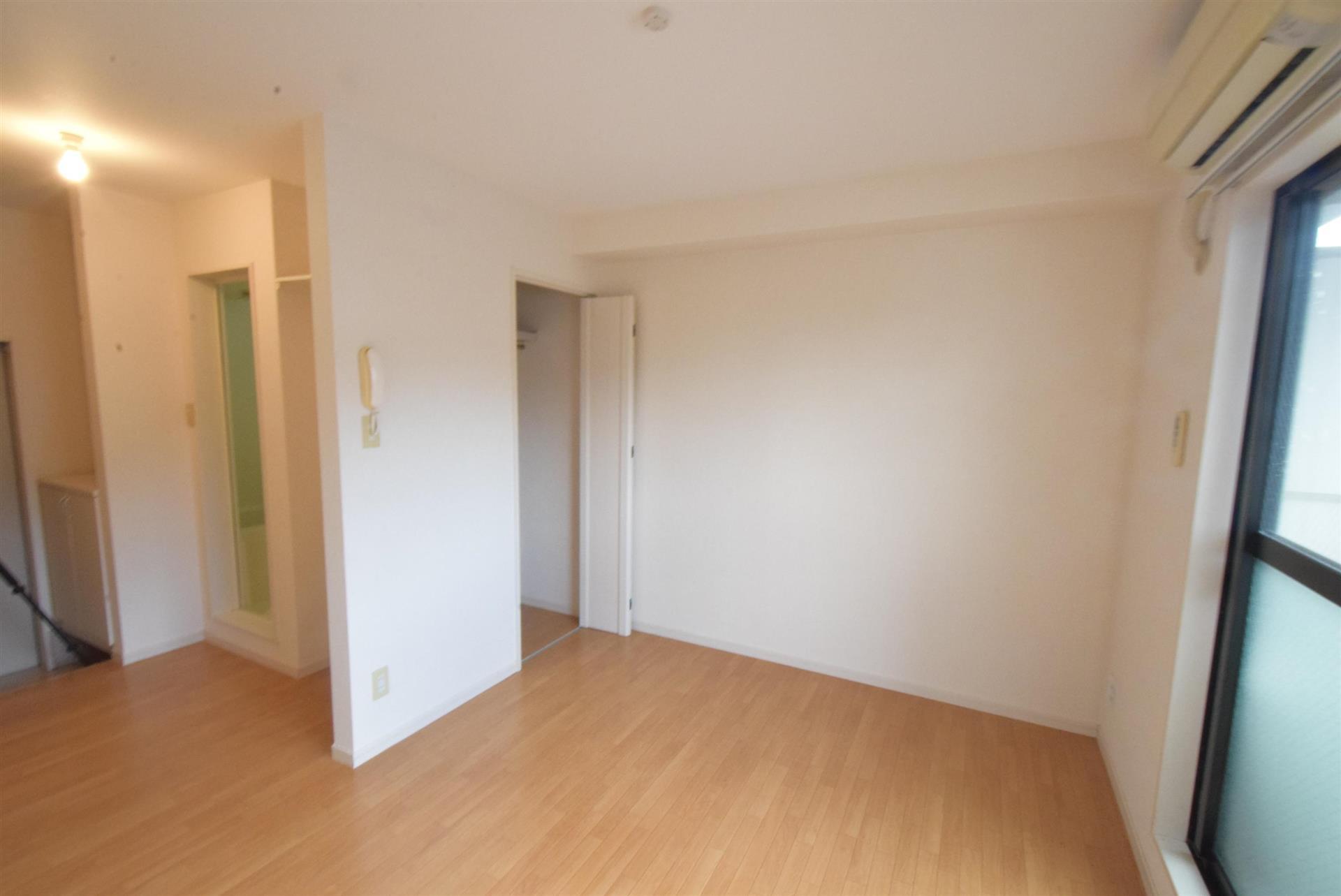 居室・リビング　写真は205号室のものです。