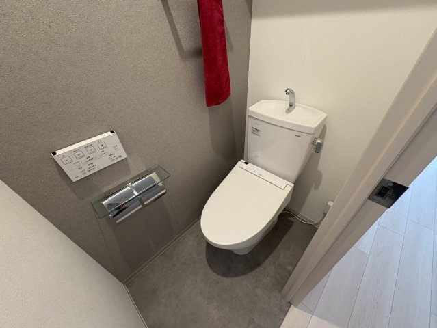 トイレ　THE BRICKS