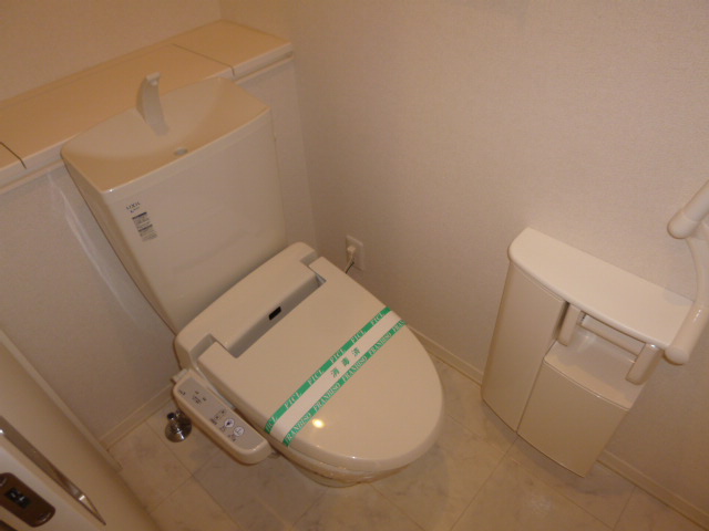 トイレ　温水洗浄便座