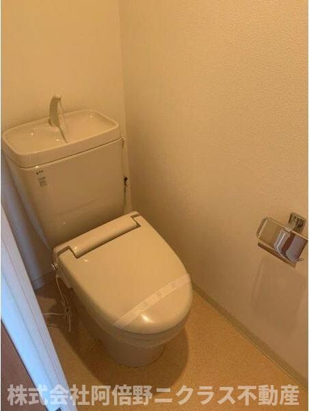 トイレ　内装は別部屋の参考写真です。
