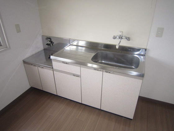 キッチン　※別号室の写真となります。