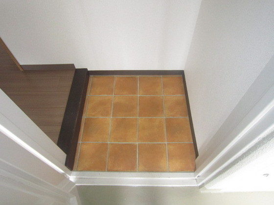 玄関　※別号室の写真となります。