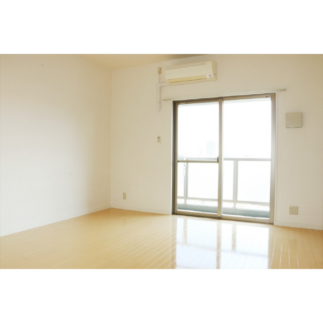 居室・リビング　ベランダ南向きで日当たり良好