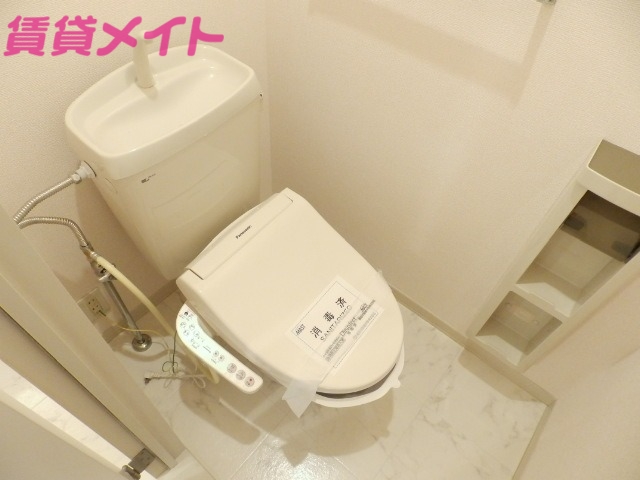 トイレ　同型反転タイプのお写真です