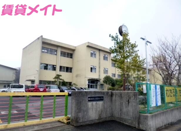 小学校　四日市市立常磐西小学校（小学校）まで927m