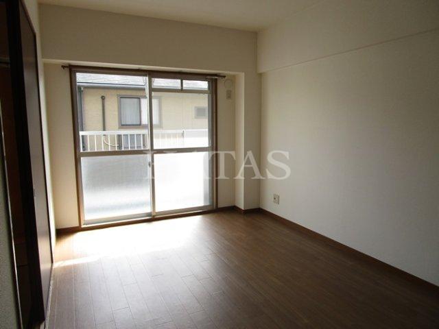 居室・リビング　同物件別部屋です。