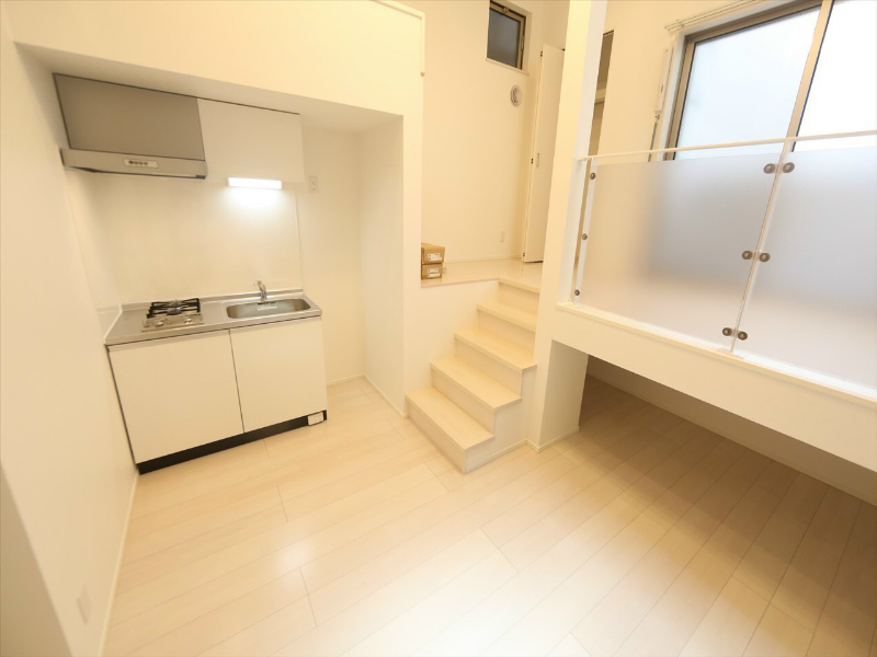 居室・リビング　ＤＫ6帖　洋室4.2帖　ロフト5.5帖　床下ロフト2.6帖