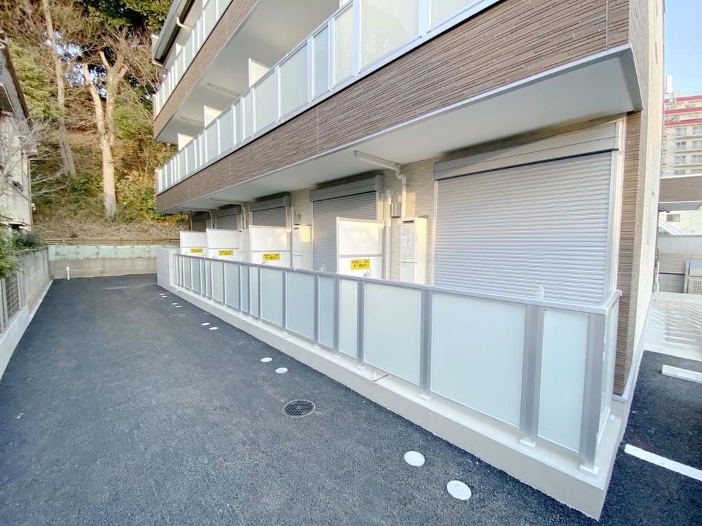 バルコニー　★１階住戸はシャッター雨戸付き★