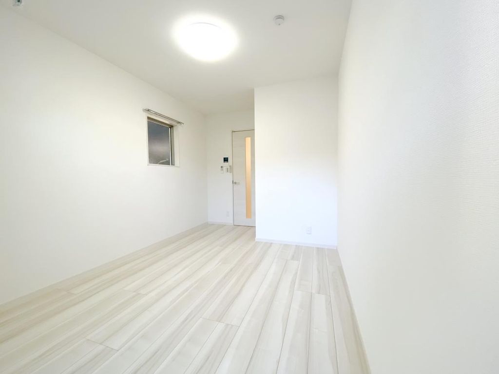 居室・リビング　★清潔感のある白く明るい室内です★