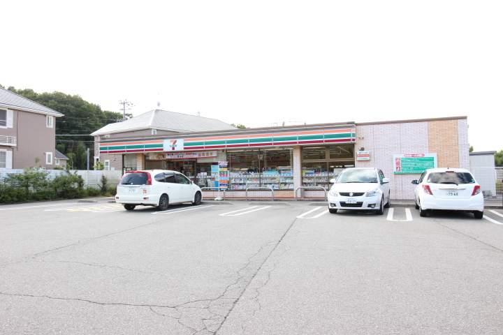 コンビニ　セブンイレブン（コンビニ）まで1050m