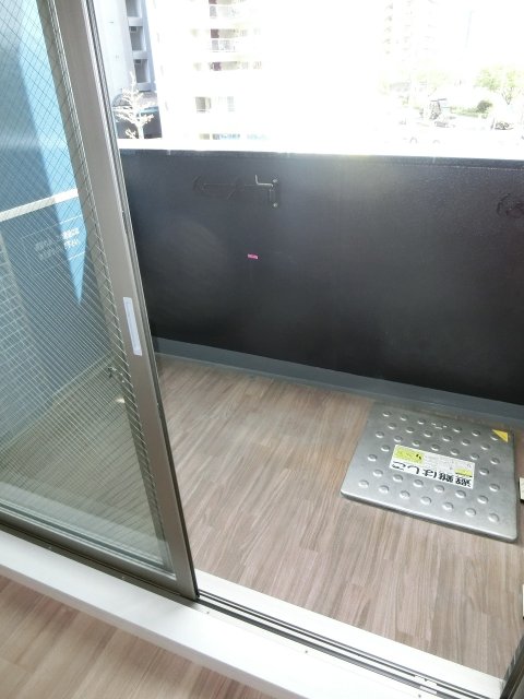 バルコニー　同物件別号室の写真です。