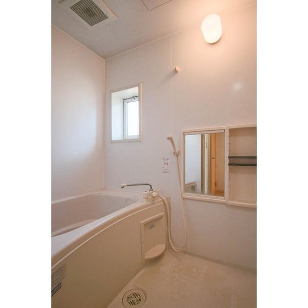 バス・シャワールーム　２階のお部屋です