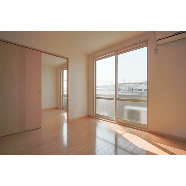 居室・リビング　２階のお部屋です