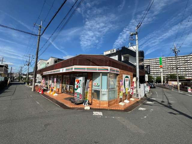 コンビニ　セブン－イレブン枚方牧野駅西口店（コンビニ）まで164m