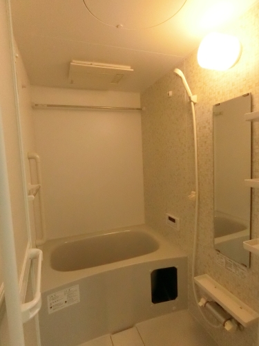 バス・シャワールーム　※別タイプの間取り、現況を優先致します。