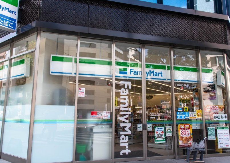 コンビニ　ファミリーマート小伝馬町鞍掛橋店（コンビニ）まで200m