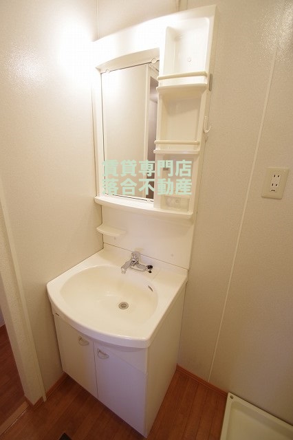 洗面設備　独立洗面化粧台付き