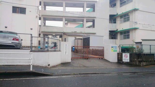 中学校　北九州市立 戸ノ上中学校（中学校）まで650m