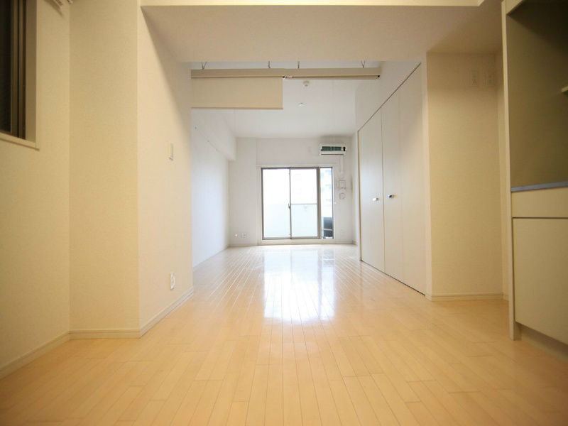 バルコニー　洋室14.2帖　バルコニー　エアコン完備