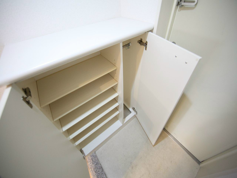 玄関　玄関　シューズボックス付