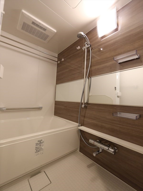 バス・シャワールーム　浴室暖房乾燥機能付バス