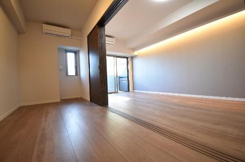 居室・リビング　室内