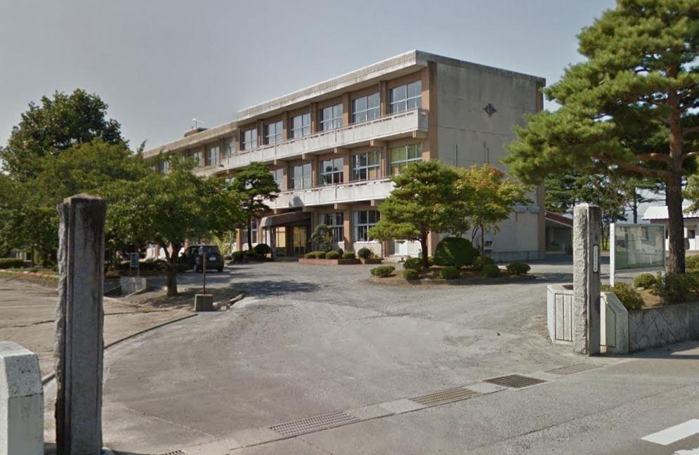 中学校　花巻市立宮野目中学校（中学校）まで987m