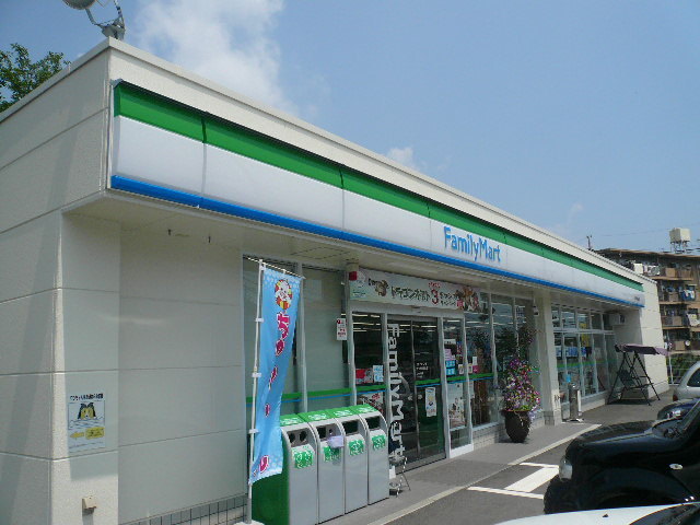 コンビニ　ファミリーマート廿日市阿品台店（コンビニ）まで1587m