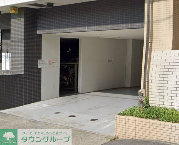 駐車場　エントランス