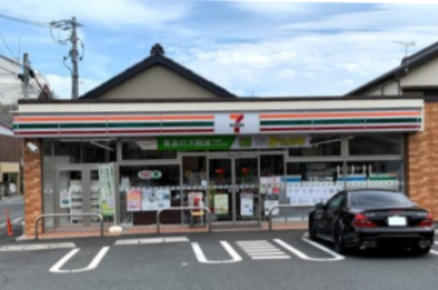 コンビニ　セブンイレブン豊川国府町店（コンビニ）まで556m