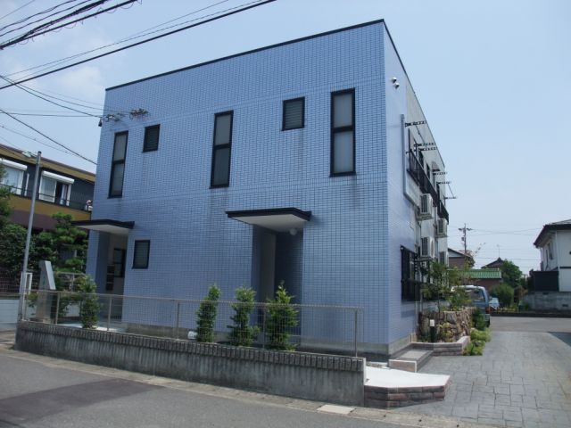 建物外観　箱型アパート