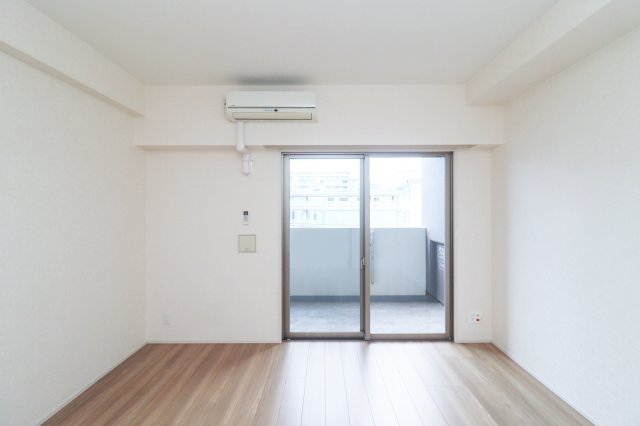 居室・リビング　初期費用分割可能です。別号室です。現状優先になります。