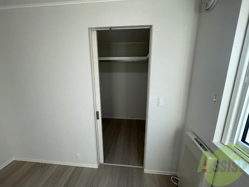 収納　寝室の収納です。部屋がすっきり片付きます。