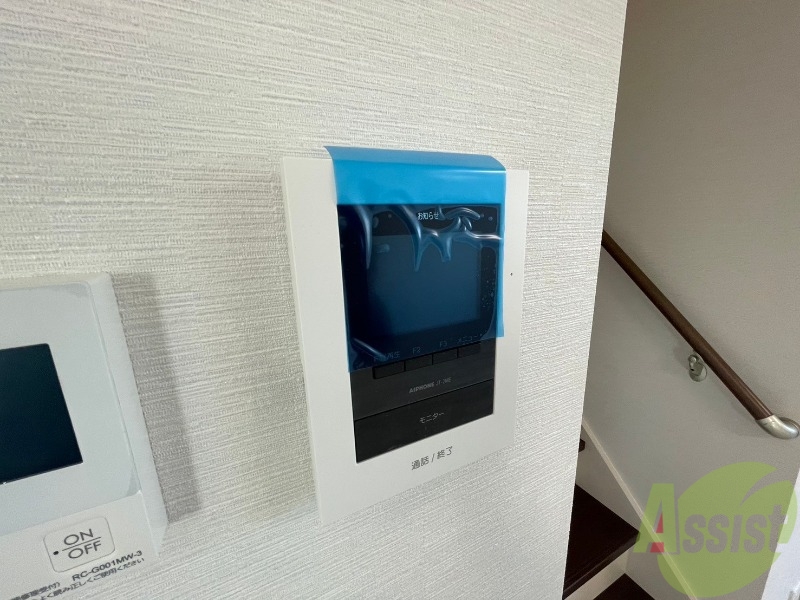 セキュリティ　モニター付きインターホンです。来客時も安心ですね。