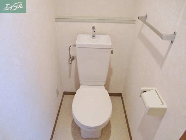 トイレ　同物件別部屋の写真です