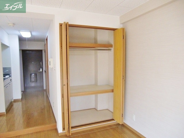 収納　同物件別部屋の写真です