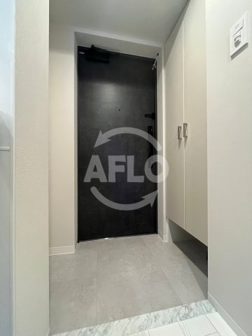 玄関　リヴェント難波ウエスト　玄関