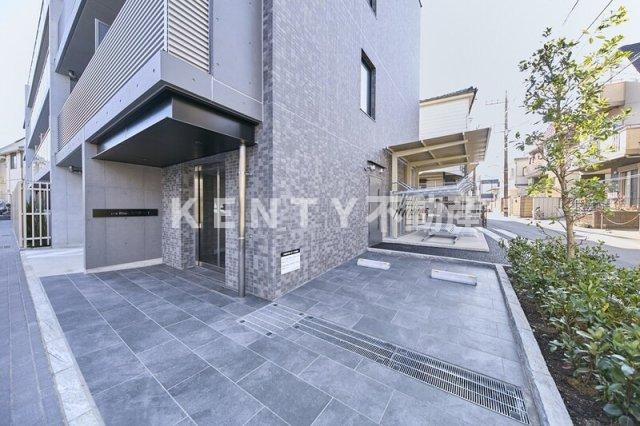 駐車場　駐車場があるので、車を買う予定の方も安心です