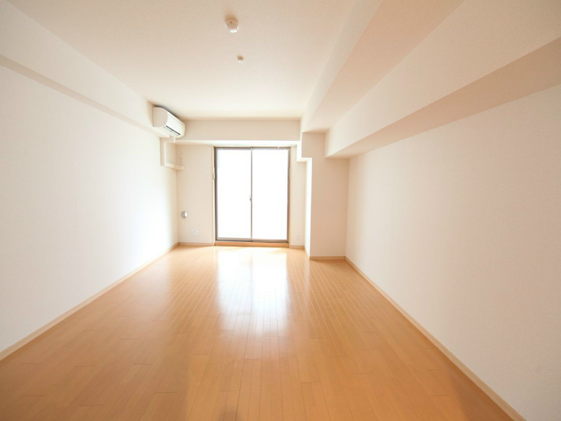 バルコニー　洋室12帖　エアコン完備　バルコニー